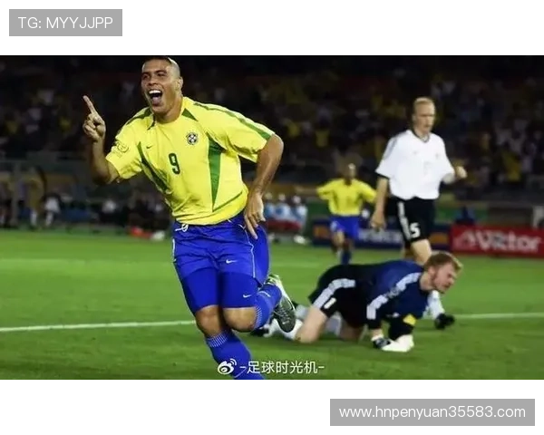 足球明星的假期生活揭秘：奢华度假与亲密时光的完美结合